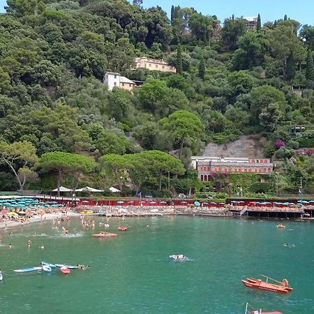 Azzurra Holiday Home: Seaside Retreat with Wi-Fi and Balcony Rapallo Exterior photo