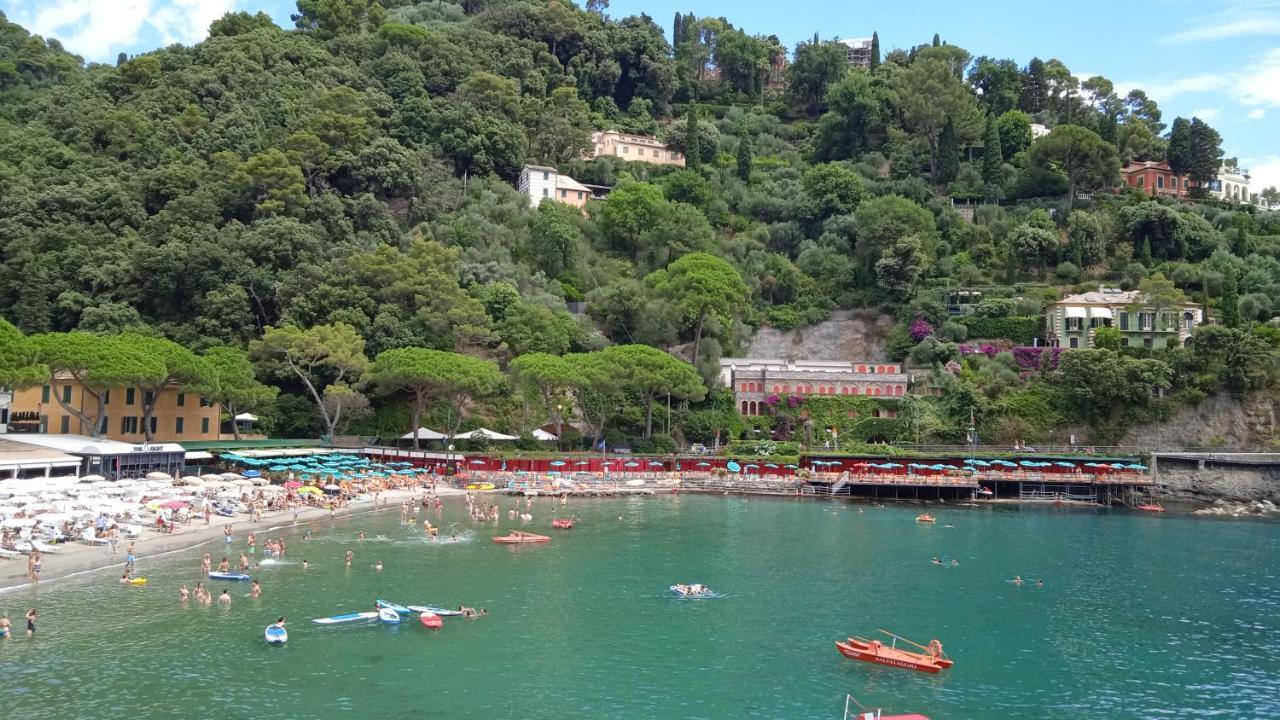 Azzurra Holiday Home: Seaside Retreat with Wi-Fi and Balcony Rapallo Exterior photo